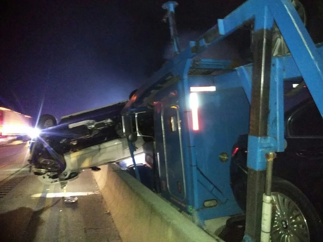 Imperial Towing nighttime accident recovery on a Florida highway